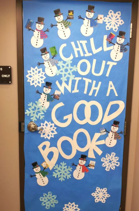 'Chill out with a good book': Christmas decoration for a classroom door