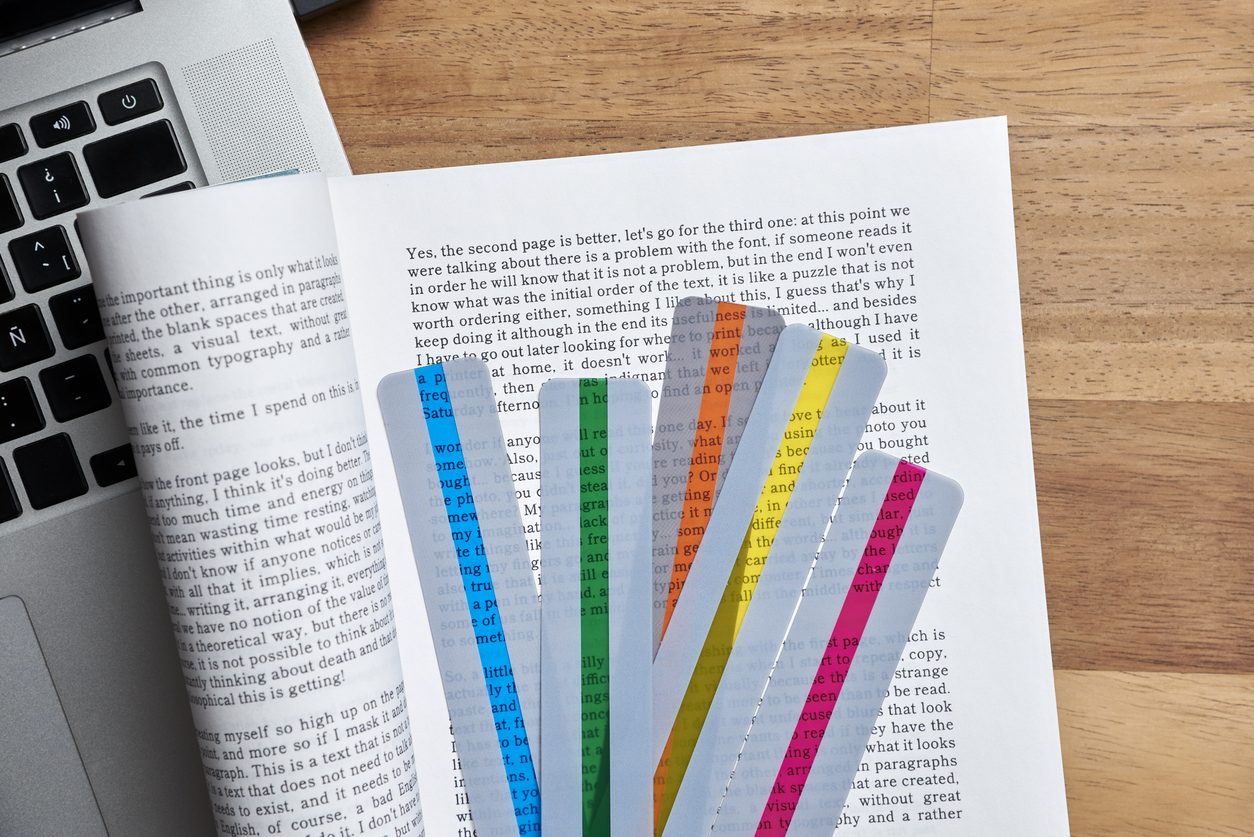 Reading rulers with coloured filters 